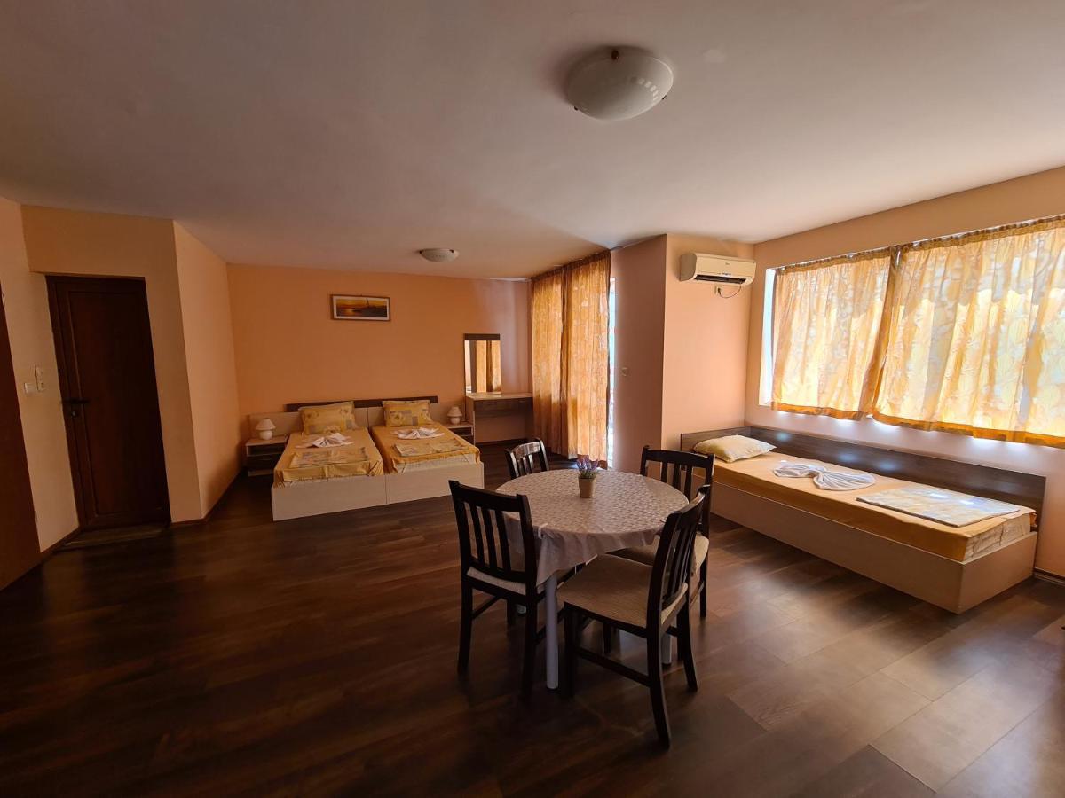 Къща За Гости Яневи Ravda Exterior foto